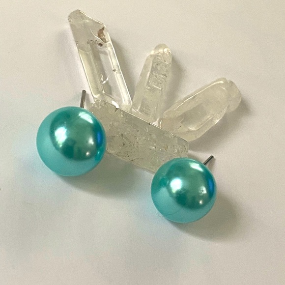 ๐Sale ๐2 for $10 NWOT powder blue metallic large oversized ball post earrings - Picture 1 of 5